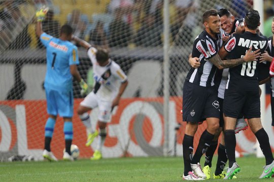 Com golaço de Dátolo, Galo vence o Vasco no Maracanã