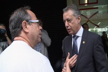 Urkullu, con padres del aficionado del Athletic fallecido