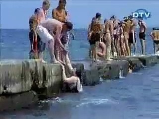 ھاھاھا ارے یہ موٹی عورت کتنے بندے کھائے گی