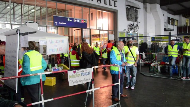 Milhares de imigrantes chegam à Áustria e à Alemanha