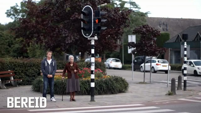 Werken bij Defensie. Marinierstraining #1: Hardlopen met ballast