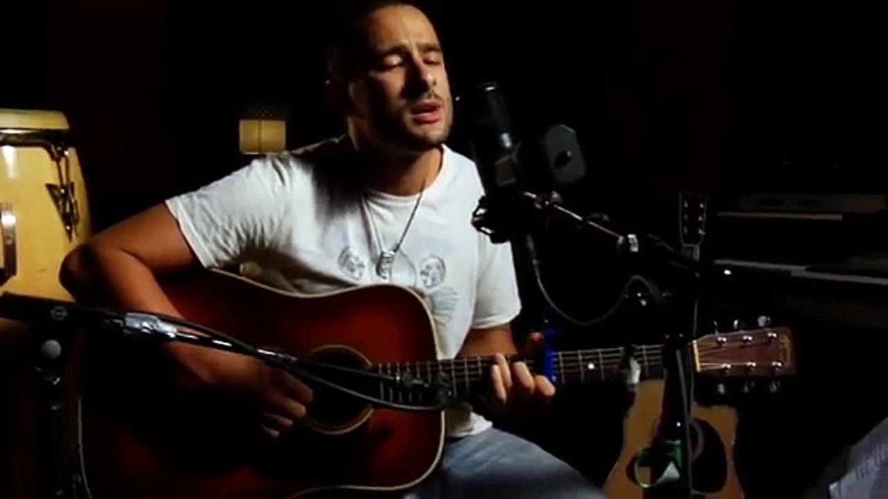 Rihanna - Disturbia Cover (@RAWsession Cover)