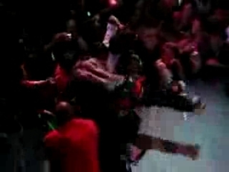 Akon Actin A Fool In Trinidad