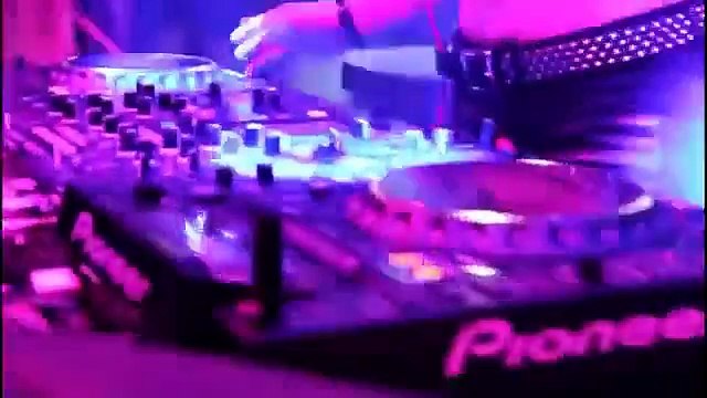 DJ Trang Moon & DJ Tít so tài The Remix