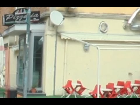 Napoli - Esplosi 60 colpi d'arma da fuoco al Rione Traiano (05.09.15)