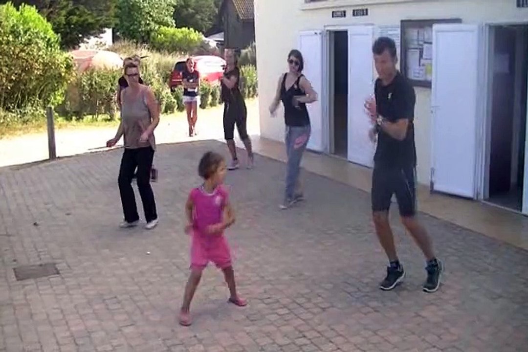 Zumba Fitness - "Yo quiero" de Gente de Zona Feat Pitbull