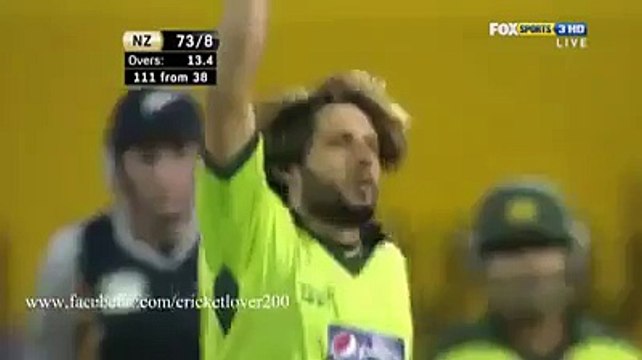 Shahid Afridi Bowled Southee With a 134 KPH Fast Delivery