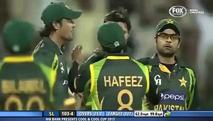 Shahid Afridi Clean Bowled Dilshan