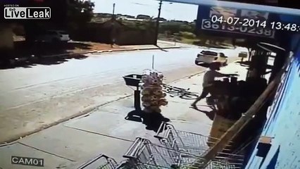 Shop Owner Pulls Gun and Shoots it Out with Bandits(best angle)