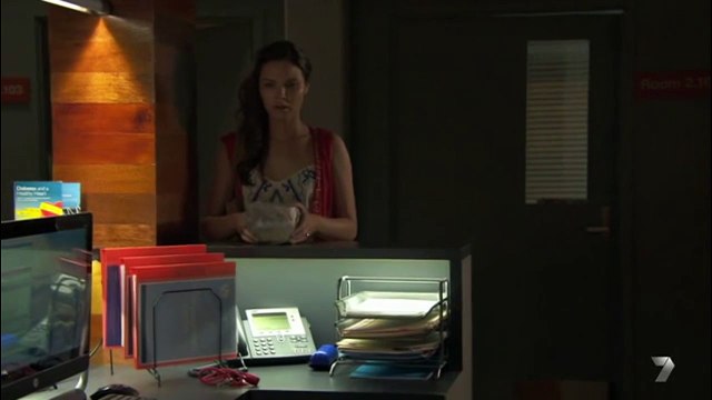 6087 - 6088 - Sophie, Nate, Hannah - Kiss, drugs, you're not significant