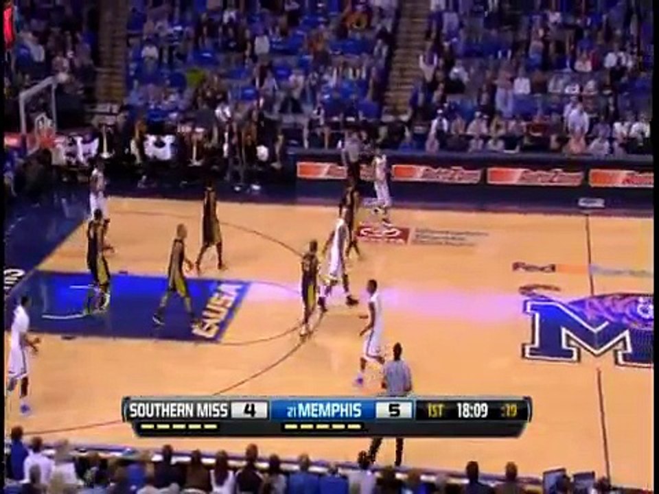 Dwayne Davis en el Southern Miss vs. Memphis (número 4 en el equipo de negro)