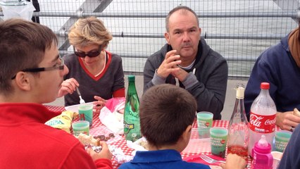 À Ancenis, on pique-nique sur le pont