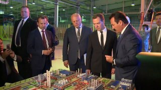 Дмитрий Медведев и Виктор Назаров побывали на заводе «Полиом»