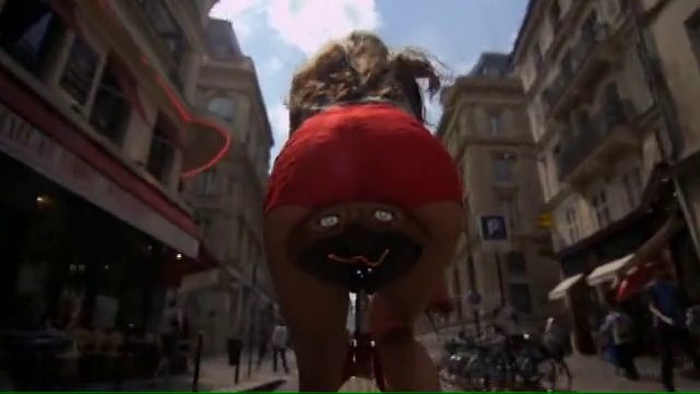 Une caméra cachée placée sur des selles de vélo