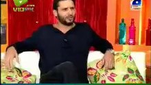 Reaction Of Shahid Afridi When Nadia Khan Asked Him About Kiss