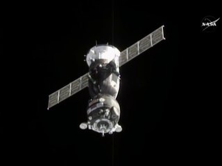 [ISS] Soyuz TMA-18M Docks to Space Station