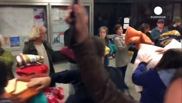 Германия - мигрантам: Добро пожаловать или Посторонним въезд запрещен