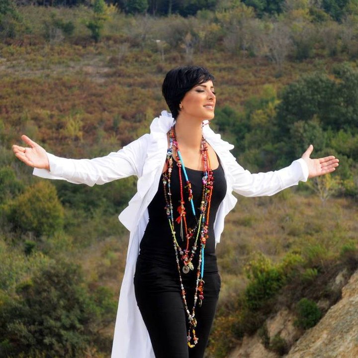 Özlem Özdil - Kainatın Aynasıyım Madem Ki Ben Bir İnsanım