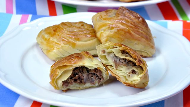 Samsa Böreği Tarifi El Açması Kat Kat Kıymalı Börek Yapımı
