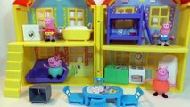 Peppa Pig Peek n Surprise Playhouse Playset and Play Doh Muddy Puddles 1