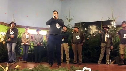 Imitation d'un raire du cerf par un des candidats (Dieter)