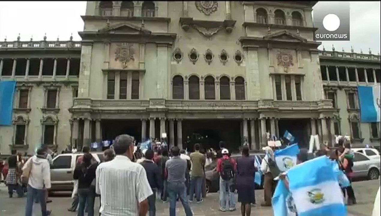 Disenchanted Guatemalans vote for new leader amid graft scandal