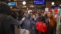 Da Monaco a Francoforte, accoglienza calorosa per i rifugiati