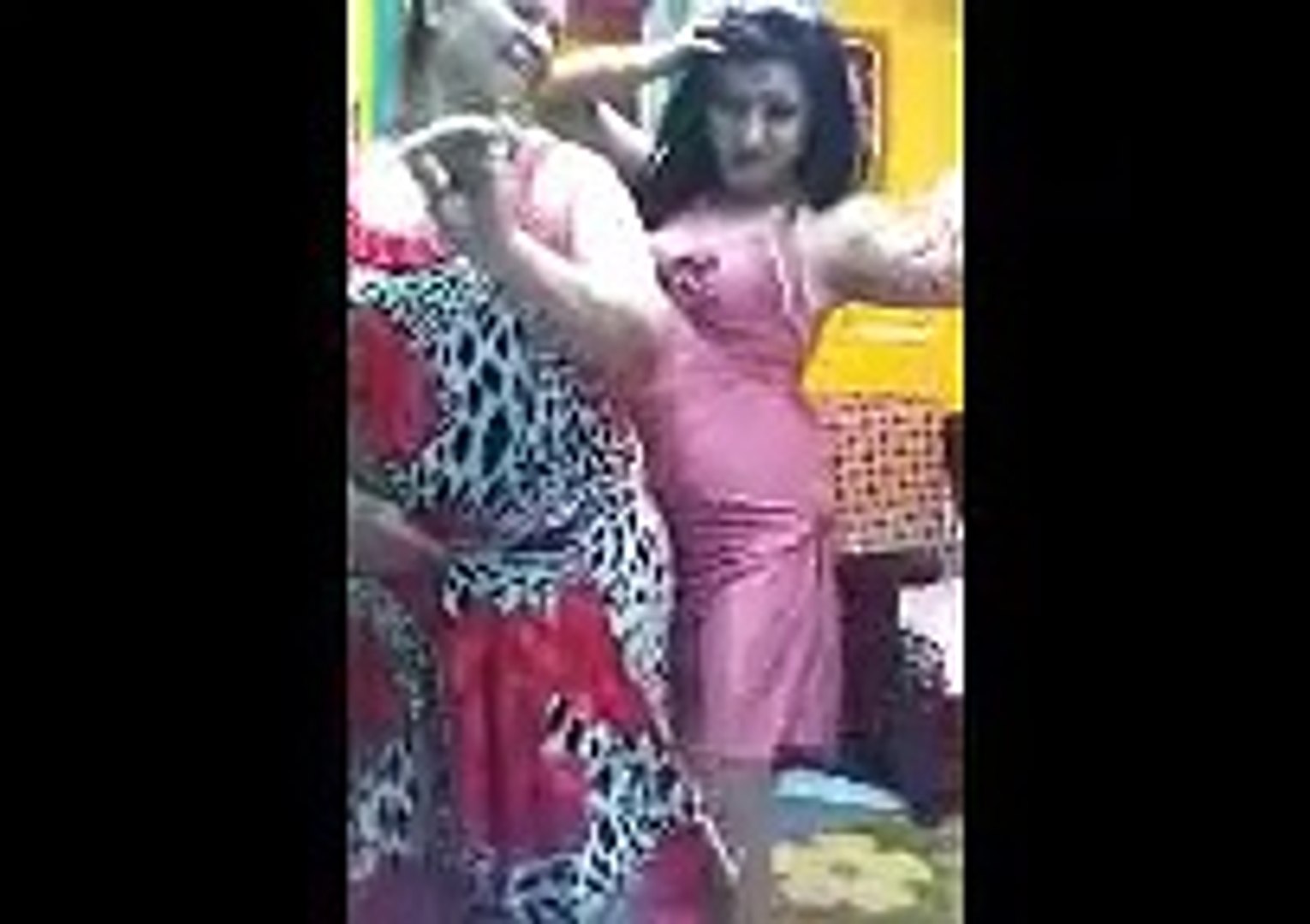 Pardis dance East Arabic Decadent family - رقص شرقى لعائلة منحرفة - video  Dailymotion