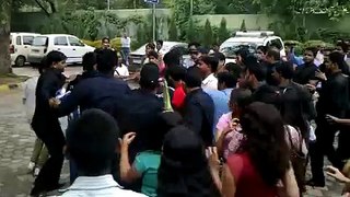 Virat Kohli mobbed by girls at Talkatora Stadium, Delhi