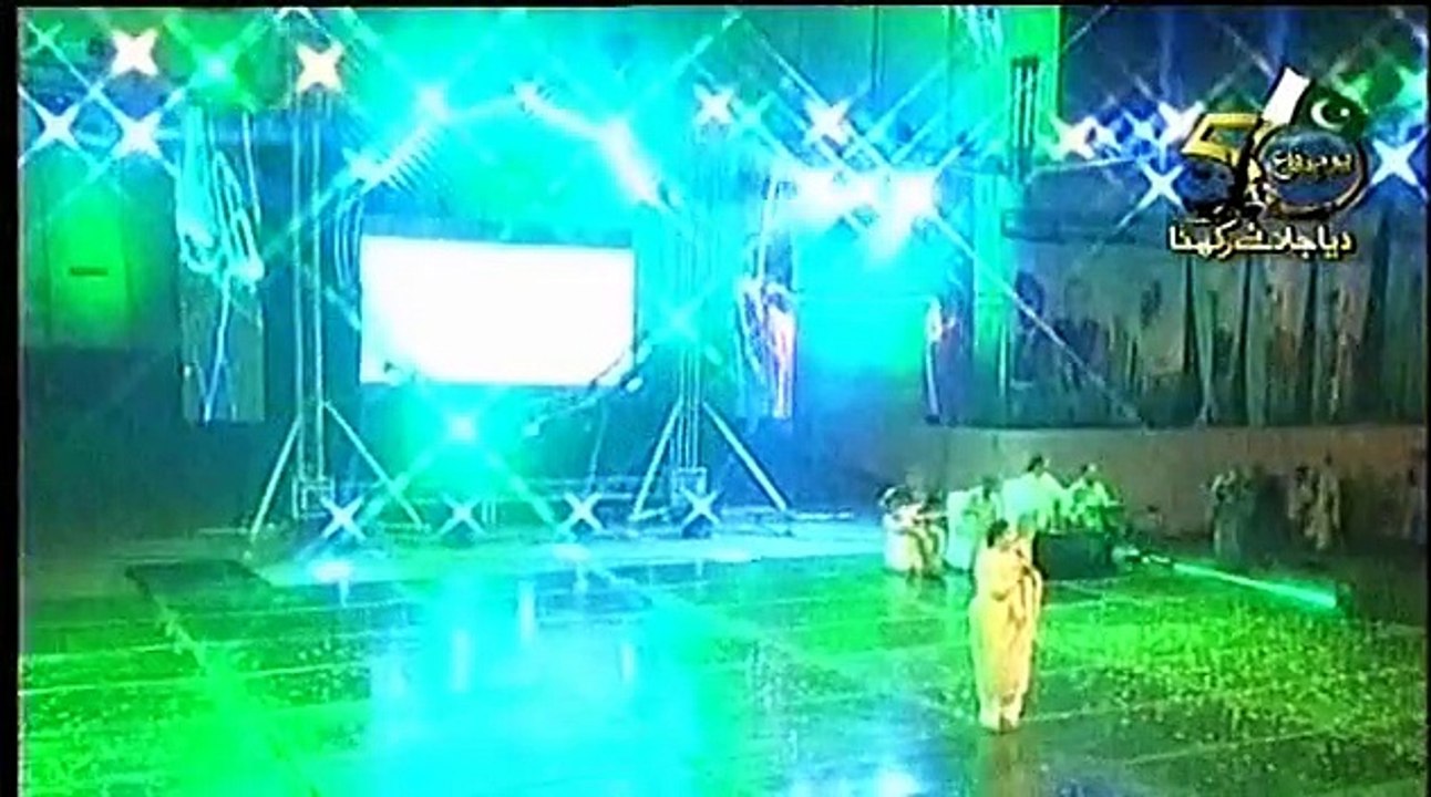 Ae Putr Hatan Te Nai Vick de by Saera Naseem Live at Defence Day Special