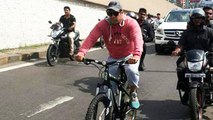 Salman Khan Creates TRAFFIC JAM By Riding Bicycle On Mumbai Streets