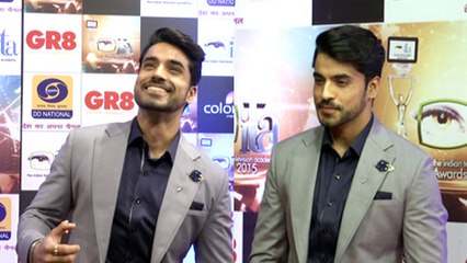 Gautam Gulati Blushes On The Red Carpet of Gr8 ITA Awards! Watch Why