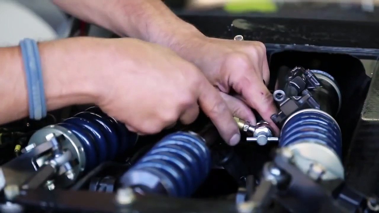 SHOCKS 101: INSIDE A RACING DAMPER