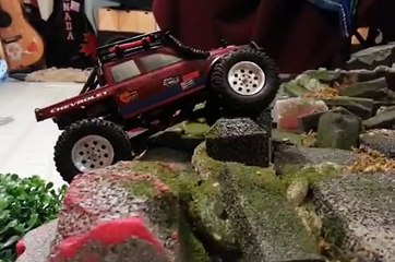 Trail Trekker 1:24 scale micro crawler at work