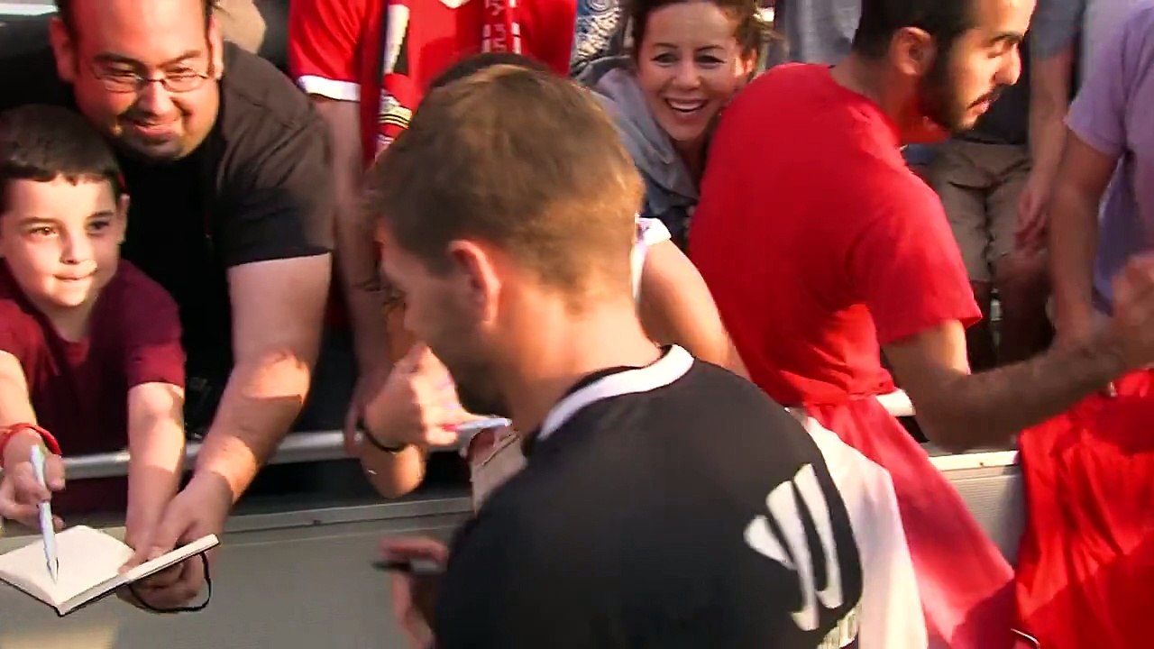 Young American girl goes crazy when she meets her football/soccer hero Steven Gerrard in USA