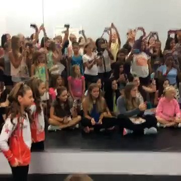 Maddie and McKenzie Ziegler and Kendall Vertes do the worm