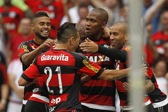 Fla vence o Flu no Maracanã e encosta no G4