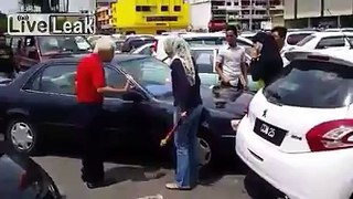 Psycho fierce lady raging in a minor accident