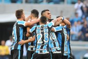 Grêmio perde pênalti, mas vence o Goiás de virada
