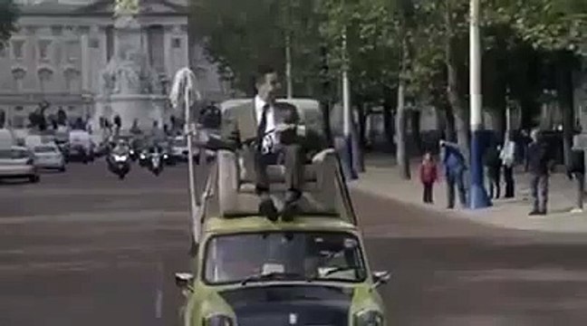 Mr Bean celebrating his 25th anniversary driving around Buckingham palace #thatsjokes