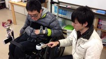 四肢麻痺患者などに対するスマートフォン操作補助装置