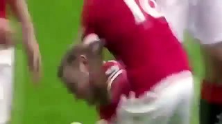 [FUNNY] Wayne Rooney pokes fun at boxing video with knockout celebration