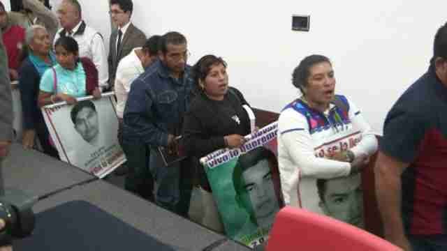Equipo de expertos rechaza la versión oficial sobre los 43 desaparecidos en México
