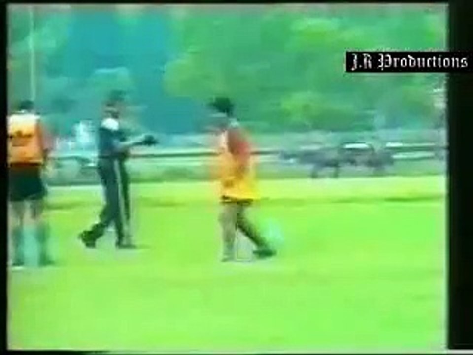Maradona amazing football and dribble skills
