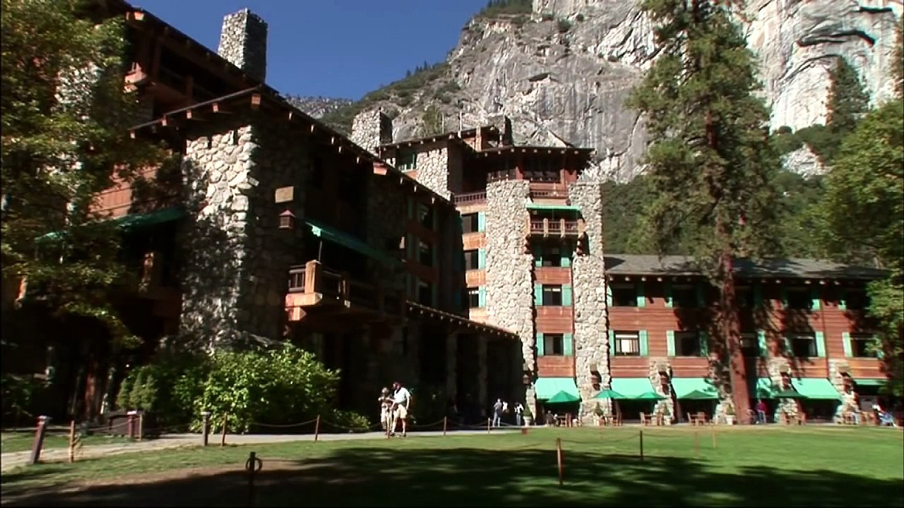 The Ahwahnee Hotel at Yosemite HD