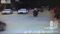 Crazy Man Throws Himself At Traffic 6 Times