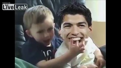 Luis Suarez Bit Me! (Charlie bit me remix)