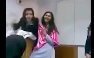 لڑکیوں کا ڈانس اور مستیاں