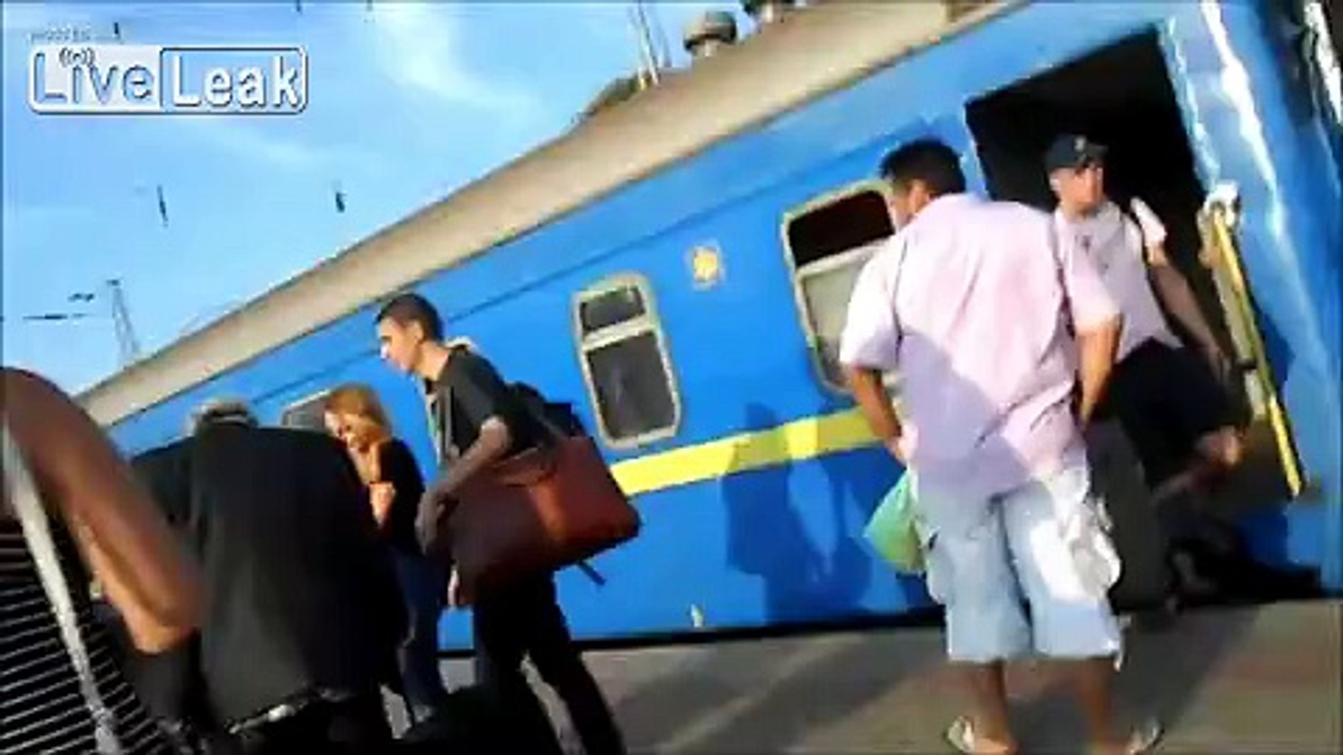 ⁣Ukrainian nationalist beats Ukrainian guy who came from the South East of Ukraine