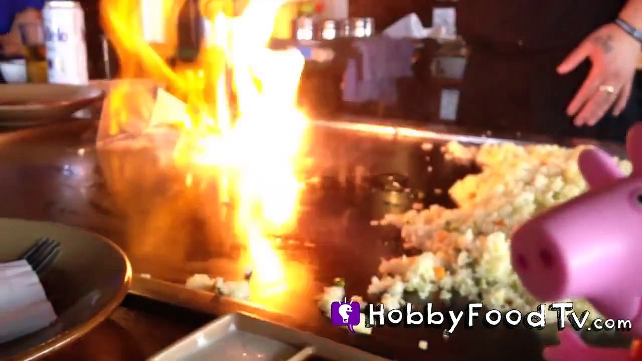 Mickey Mouse, Peppa Pig See FIRE Volcano at Dinner! Eat at Teppanyaki Restaurant by HobbyFoodTV
